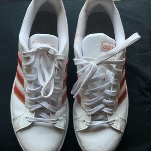 three stripe Adidas tennis shoes